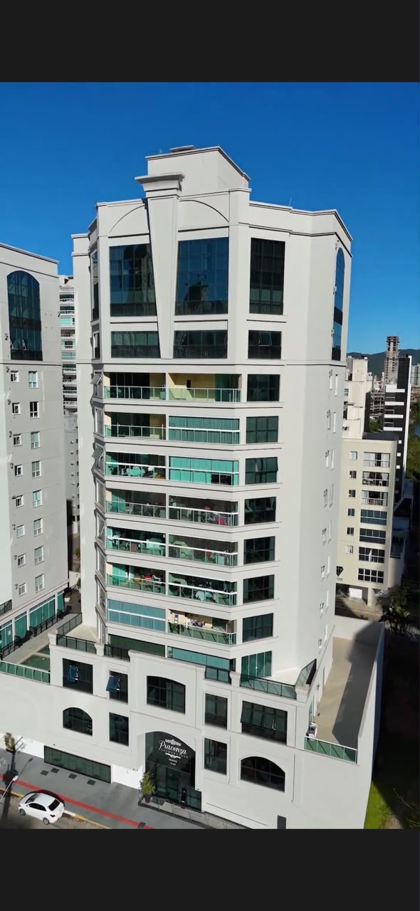 Apartamento em Meia Praia — Itapema / SC
